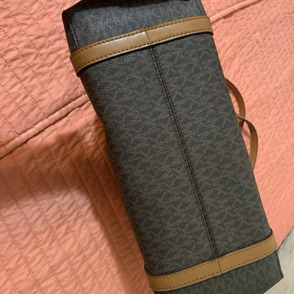 Michael Kors purse - Picture 2 of 5